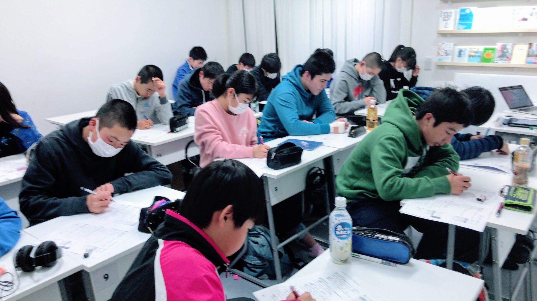 館山市の学習塾ランゲージ・ラボラトリーの教室の授業の様子