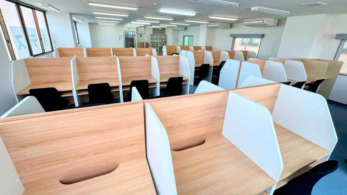 東進館山校の広めの学習ブース