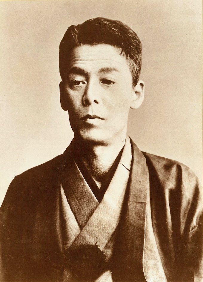 着物姿の明治の男性の白黒の肖像写真