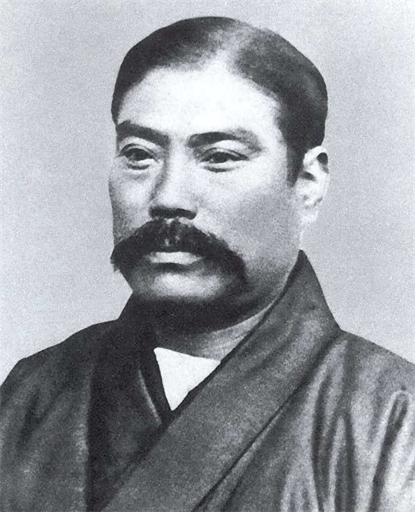 着物姿で口ひげをたくわえた、明治のはじめの男性の白黒の肖像写真