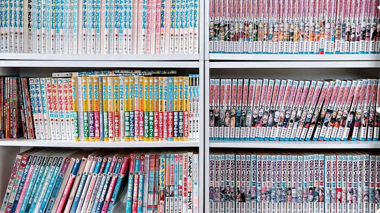 本棚にはマンガがいっぱいある